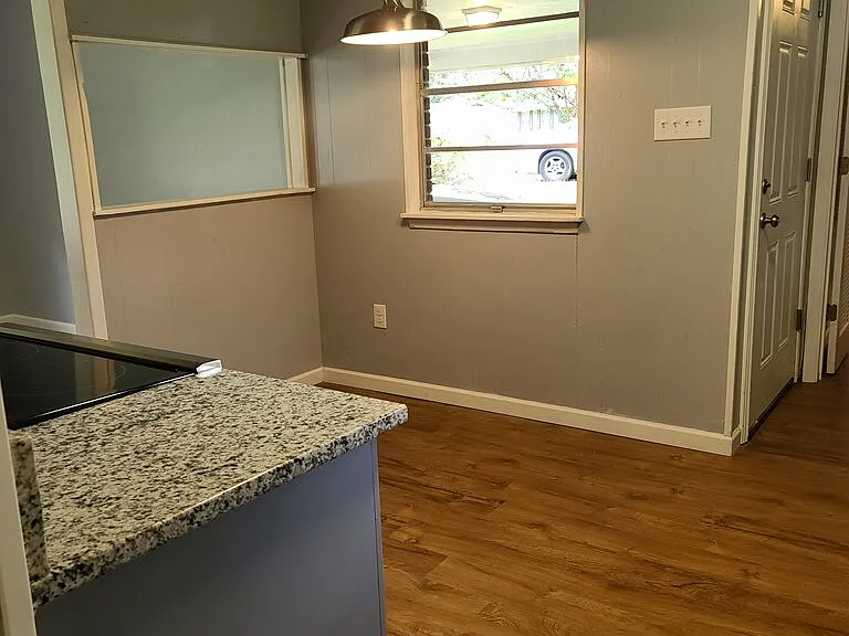410 Gleason Ct — Photo 4
