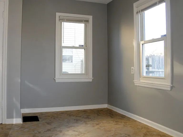 924 S Harris Ave — Photo 6