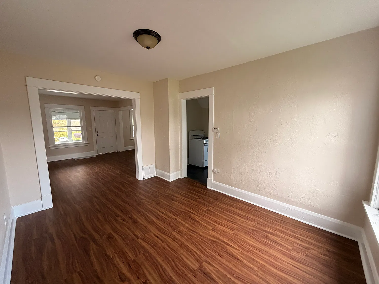 3 bed, 1176 sqft, $1,300 — Photo 3