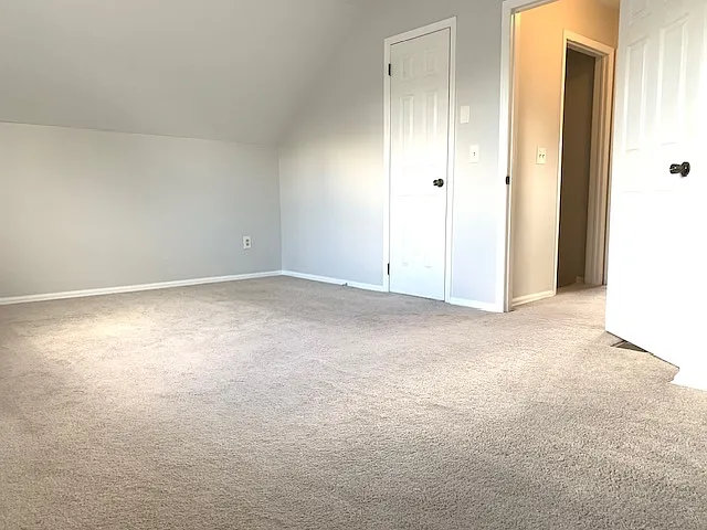 1560 Whittier Ave — Photo 29