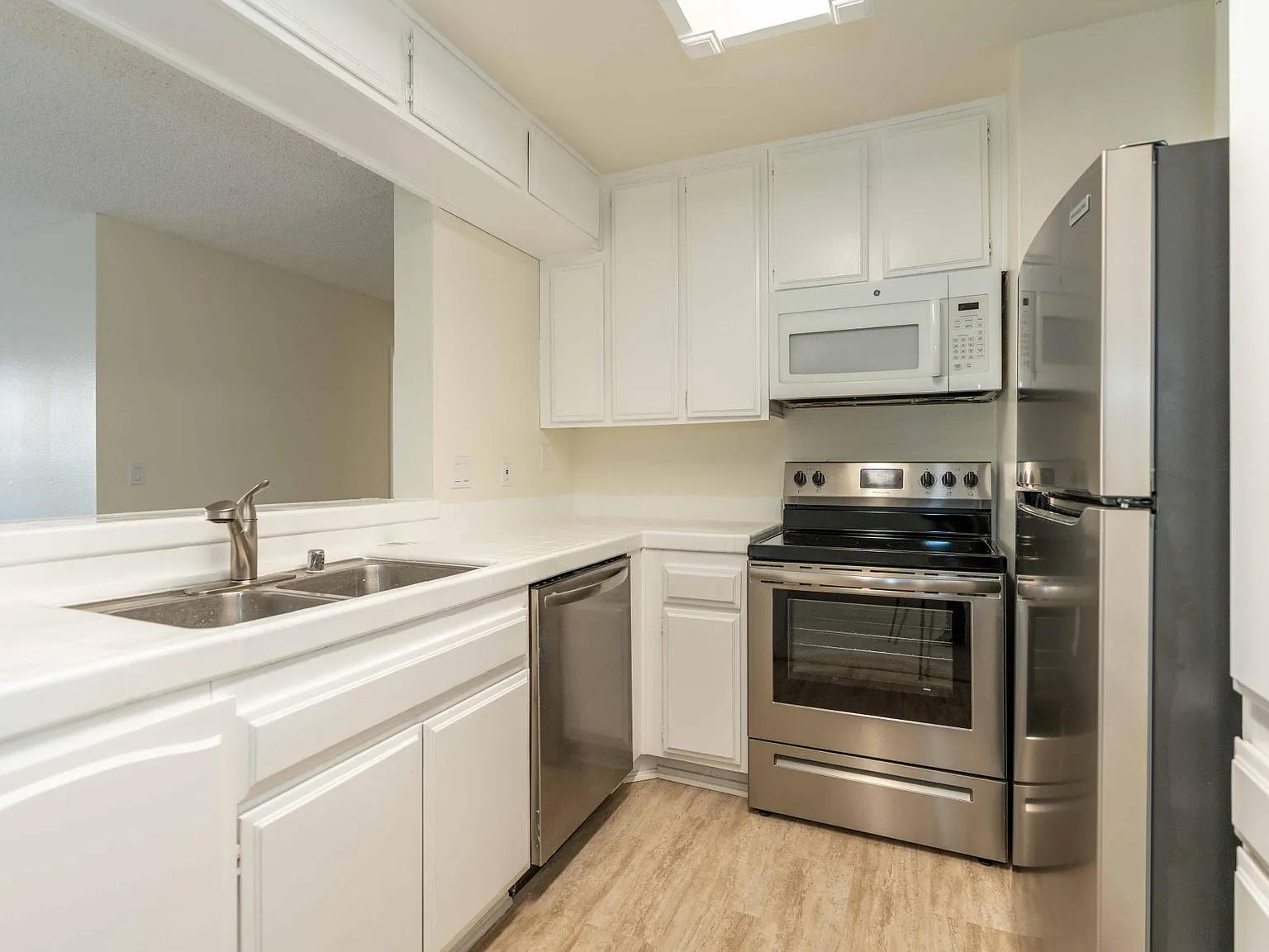 2 bed, 1008 sqft, $2,600 — Photo 1