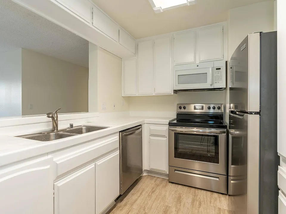 6737 Friars Rd #180