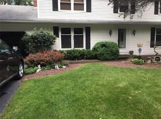 230 Beaconview Ct, Rochester, NY 14617