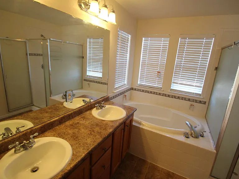 5420 Heatherton Ln — Photo 34