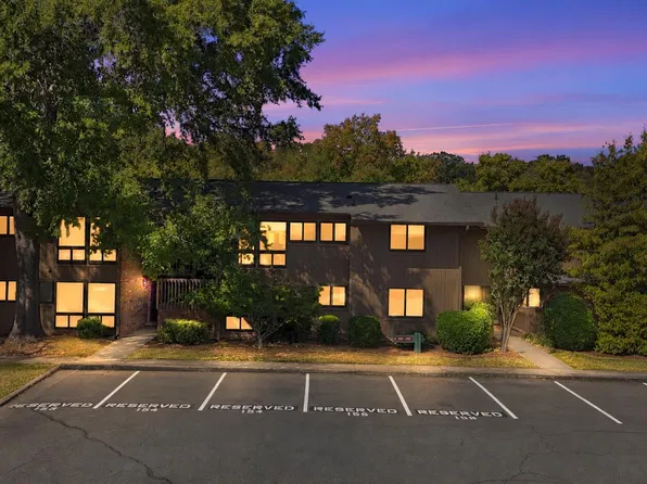 305 Oak Tree Dr #305, Chapel Hill, NC 27517