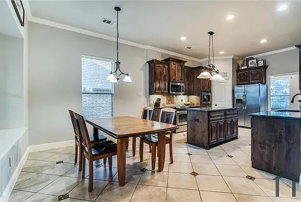412 Bur Oak Trl — Photo 8