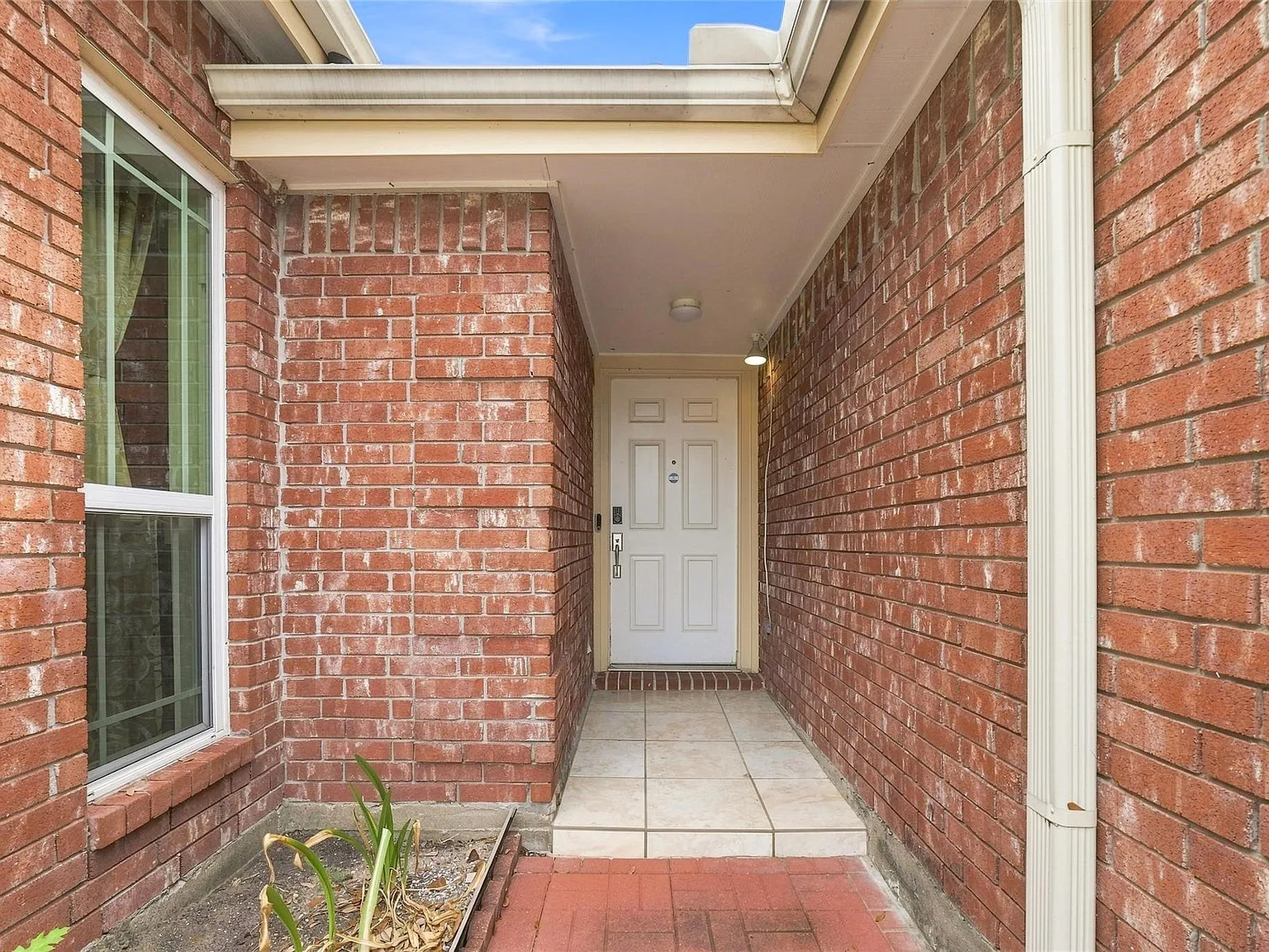 3 bed, 2.0 bath, 1728 sqft, $1,800 — Photo 3