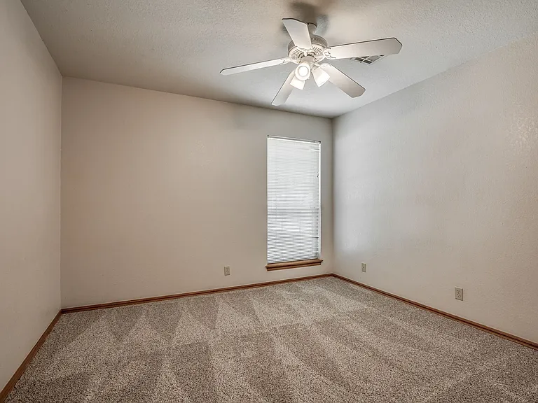 304 Eccell Ct — Photo 12