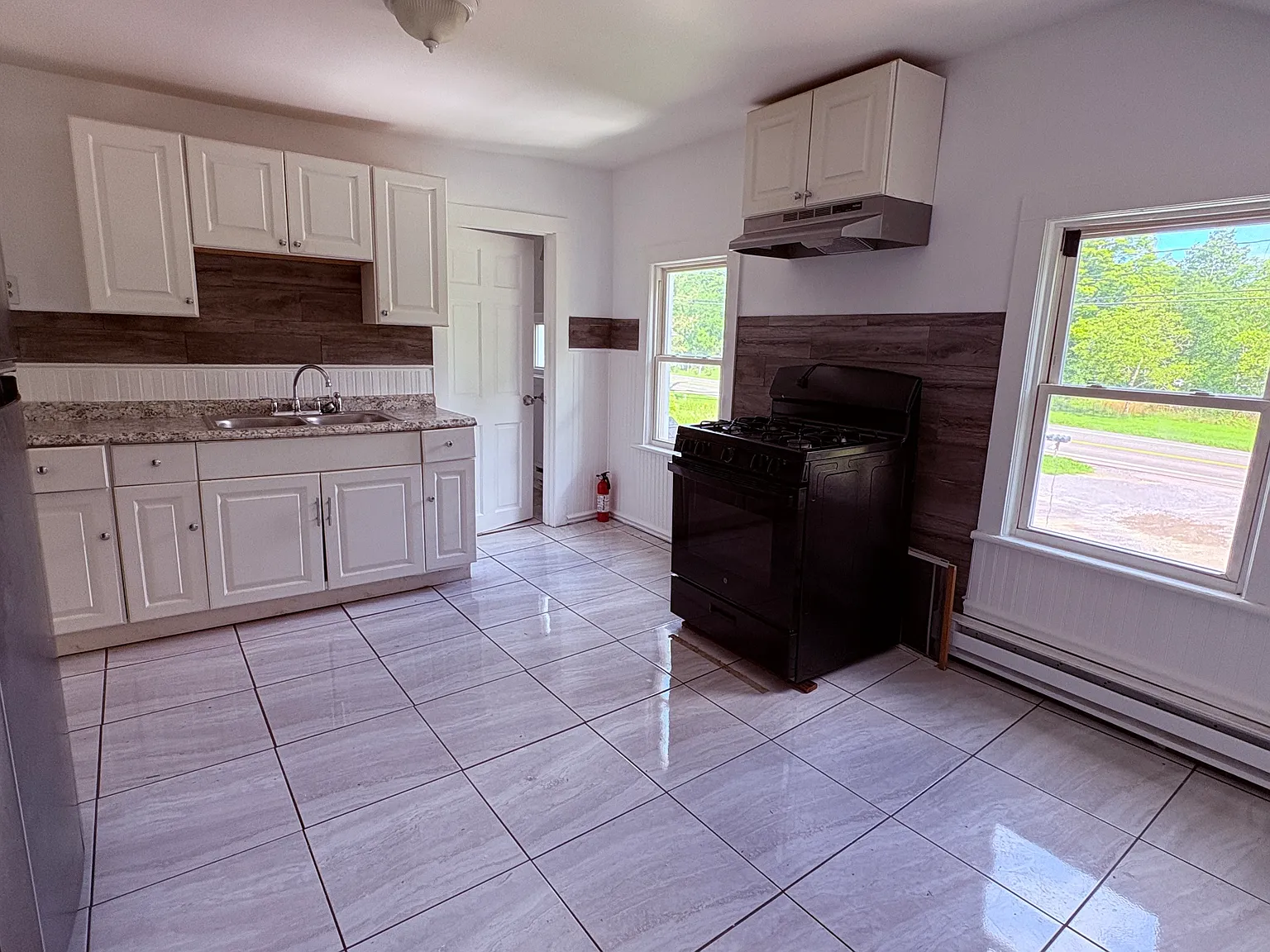 2 bed, 850 sqft, $1,700 — Photo 2