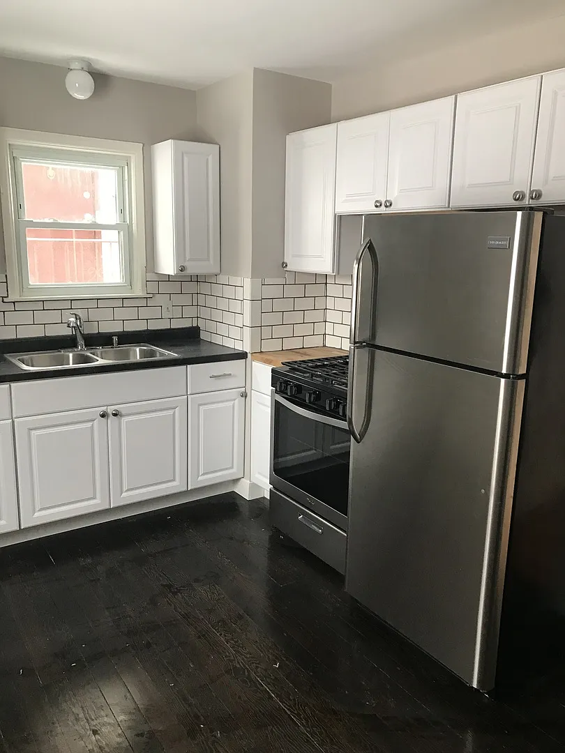 Gorgeous 3 bedroom 1 bathroom house in Victory Neighborhood! — Photo 3