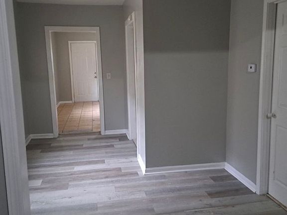 4th image of 832 S Pershing Ave