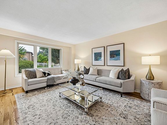 3rd image of 32 Saddletree Dr