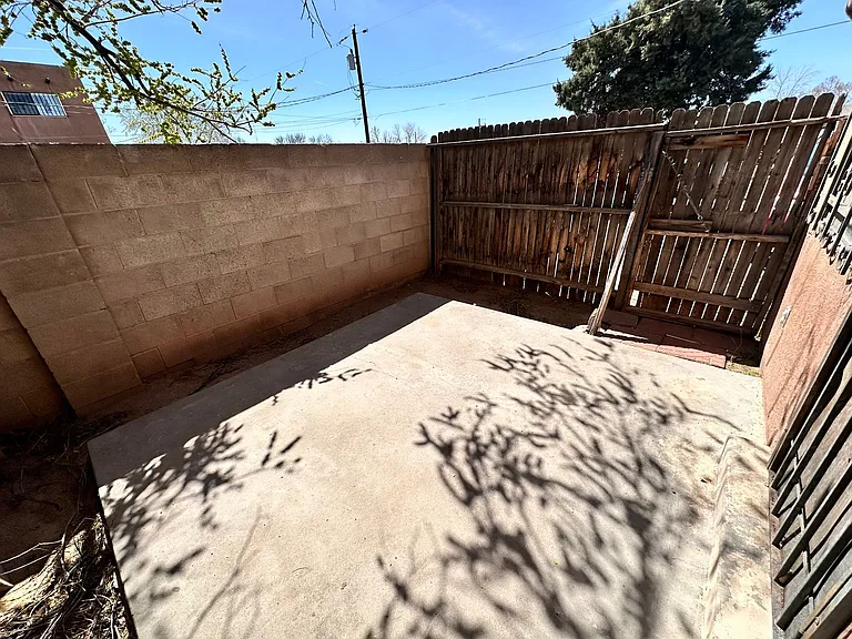 3618 Lafayette Drive Ne — Photo 9