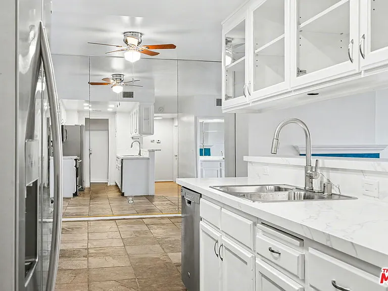 521 Montana Ave #301 — Photo 9
