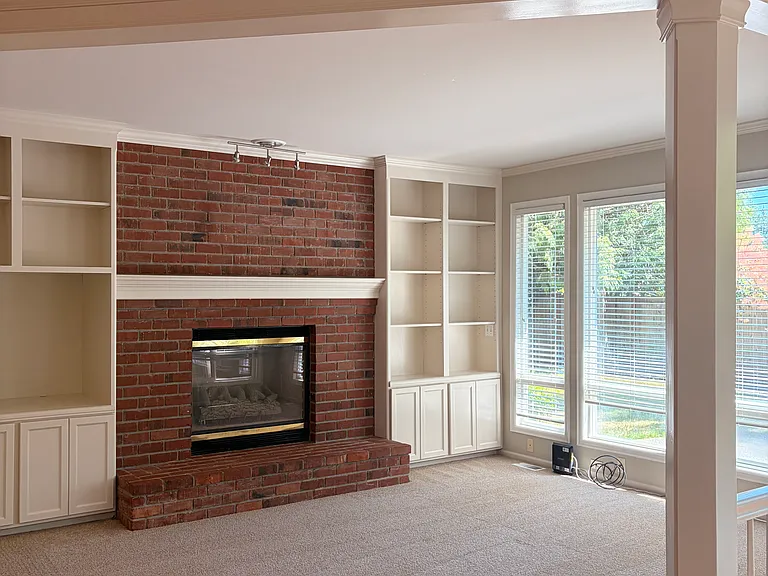 21203 SE 34th St — Photo 9