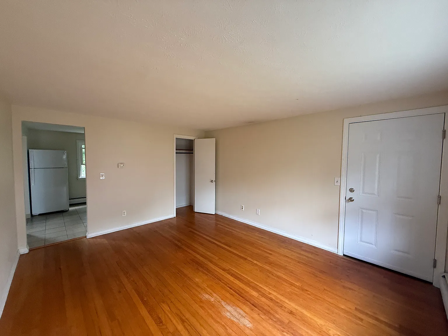 1 bed, 700 sqft, $1,350 — Photo 4