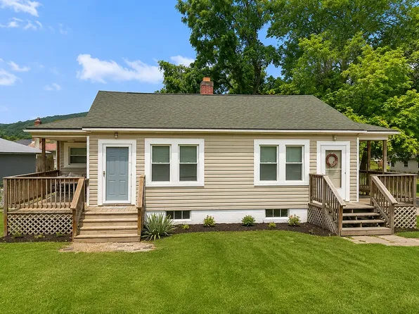205 Locust St #1, Narrows, VA 24124