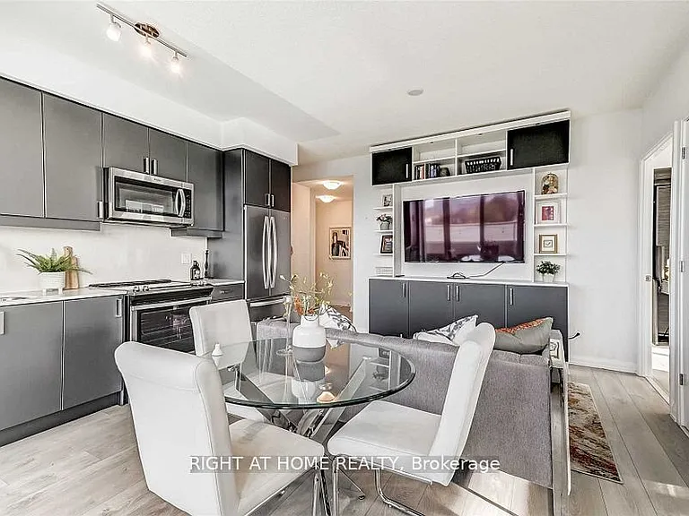 7895 Jane St #213 — Photo 5
