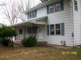 35 Meadowview Dr, Brockport, NY 14420