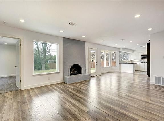 3rd image of 7404 Charlton Dr