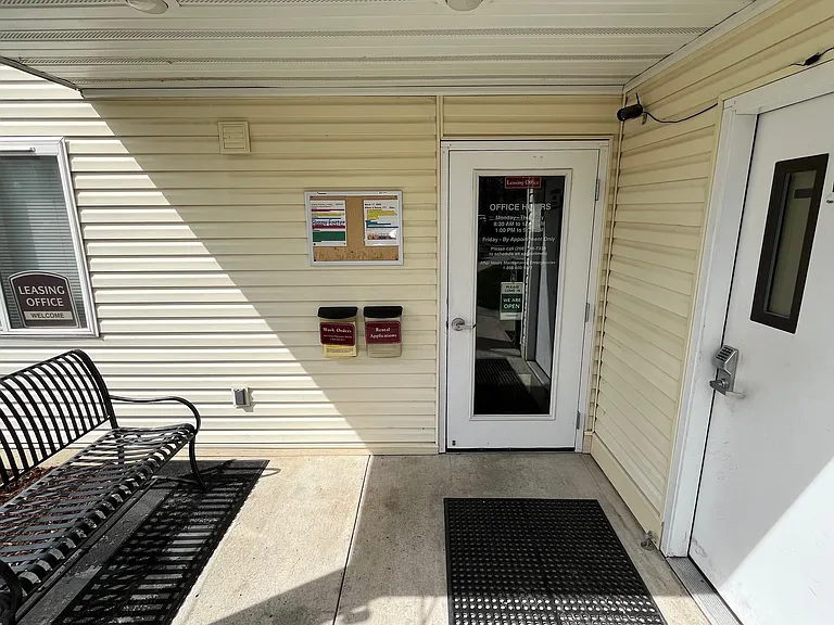 Turnberry Apartments — Photo 8