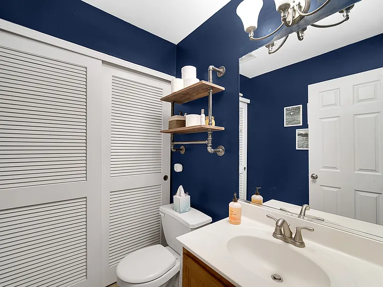 1882 N Wentworth Cir — Photo 24
