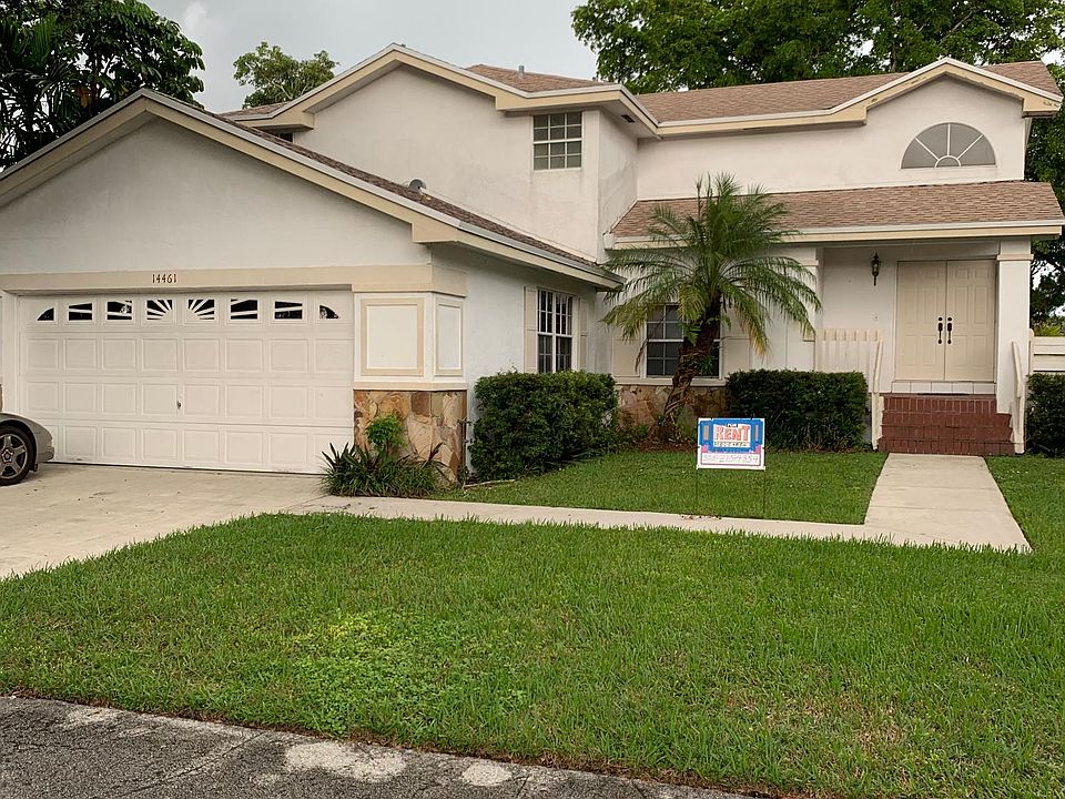 Front view 14461 Sw 146 Place