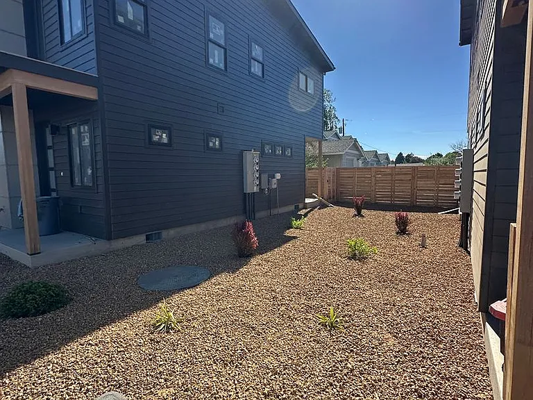 2548 SW Yew Ave #104 — Photo 24