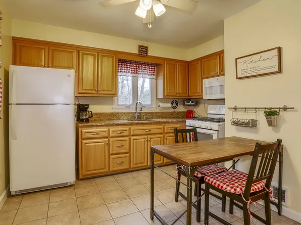 176 Trotta Dr, New Milford, NJ 07646