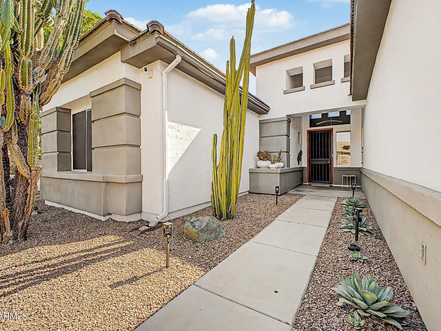 5 bed, 3.5 bath, 4000 sqft, $5,500 — Photo 2