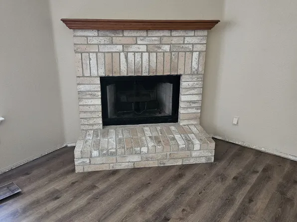 1012 Grand Central Pkwy, Saginaw, TX 76131