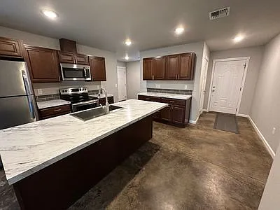 6503 Fremont Dr — Photo 3
