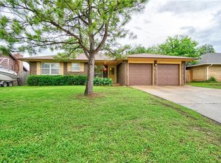 2213 Bellaire Dr, Moore, OK 73160