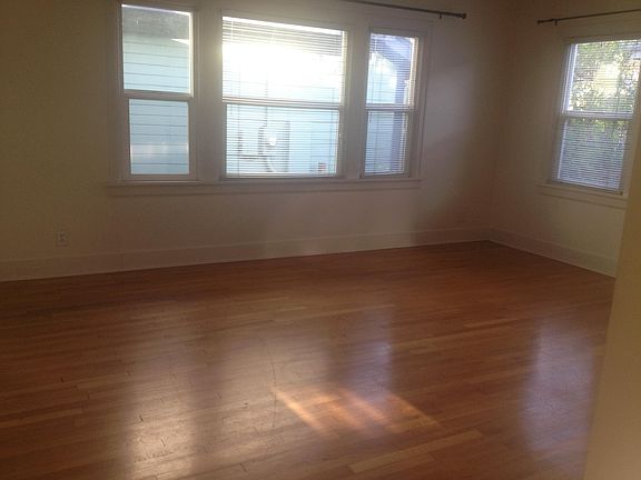 4th image of 207 17th Ave SE