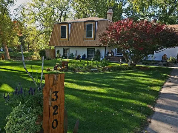 320 Mallard Ln, Grand Island, NE 68801