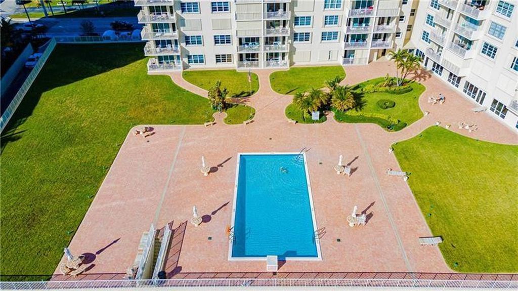 750 N Ocean Boulevard #1704, photo 2