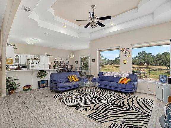 3rd image of 813 Cimarron Dr