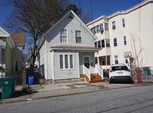 32 Barclay St, Lowell, MA 01851