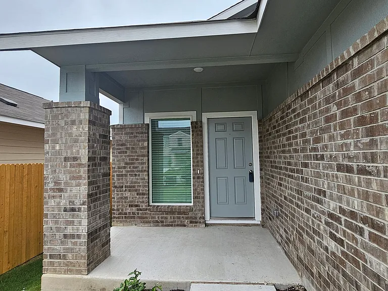 128 Dollars Dr — Photo 3
