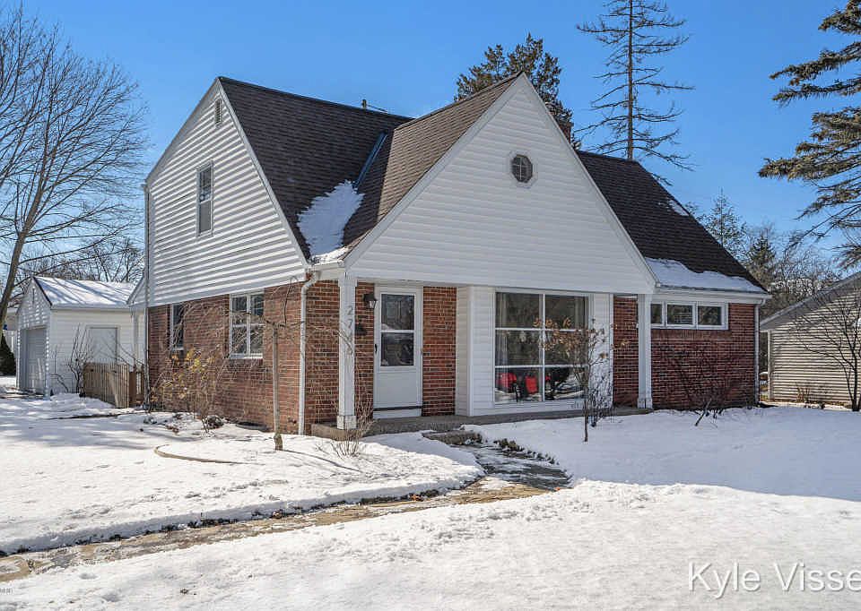 1st image of 2746 Albert Dr SE