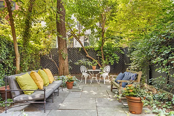 Sold by Compass | media 1