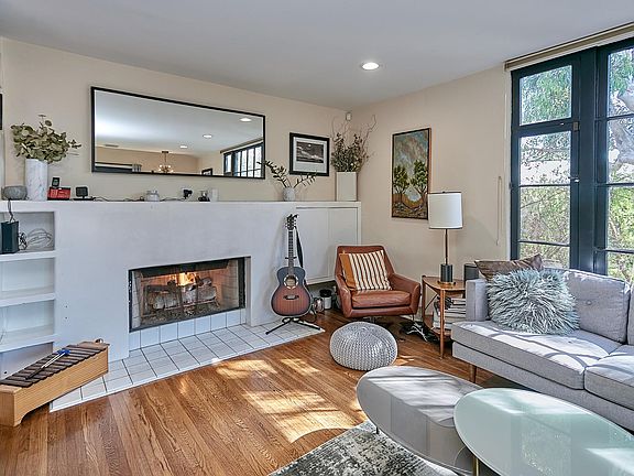 Working gas fireplace. Not all pictured items included in rental