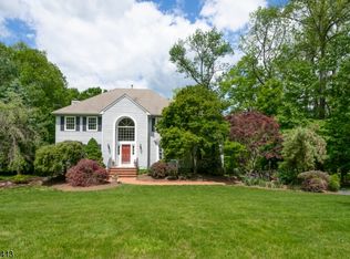 1 Dawn Ln, Randolph, NJ 07869