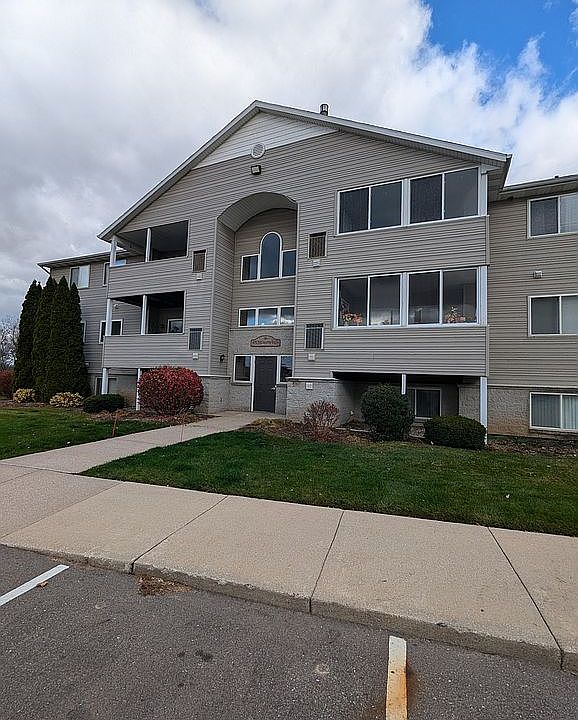 1st image of 8332 Jasonville Ct SE #27
