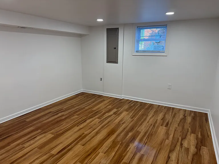 5868 Arlington Blvd — Photo 7