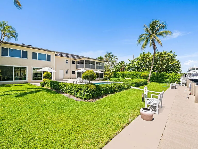 1105 Bel Air Dr #C — Photo 24