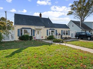 54 Hickory Ln, Levittown, NY 11756