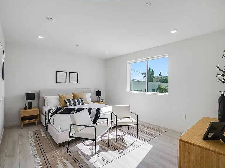 1021 S Shenandoah St — Photo 5