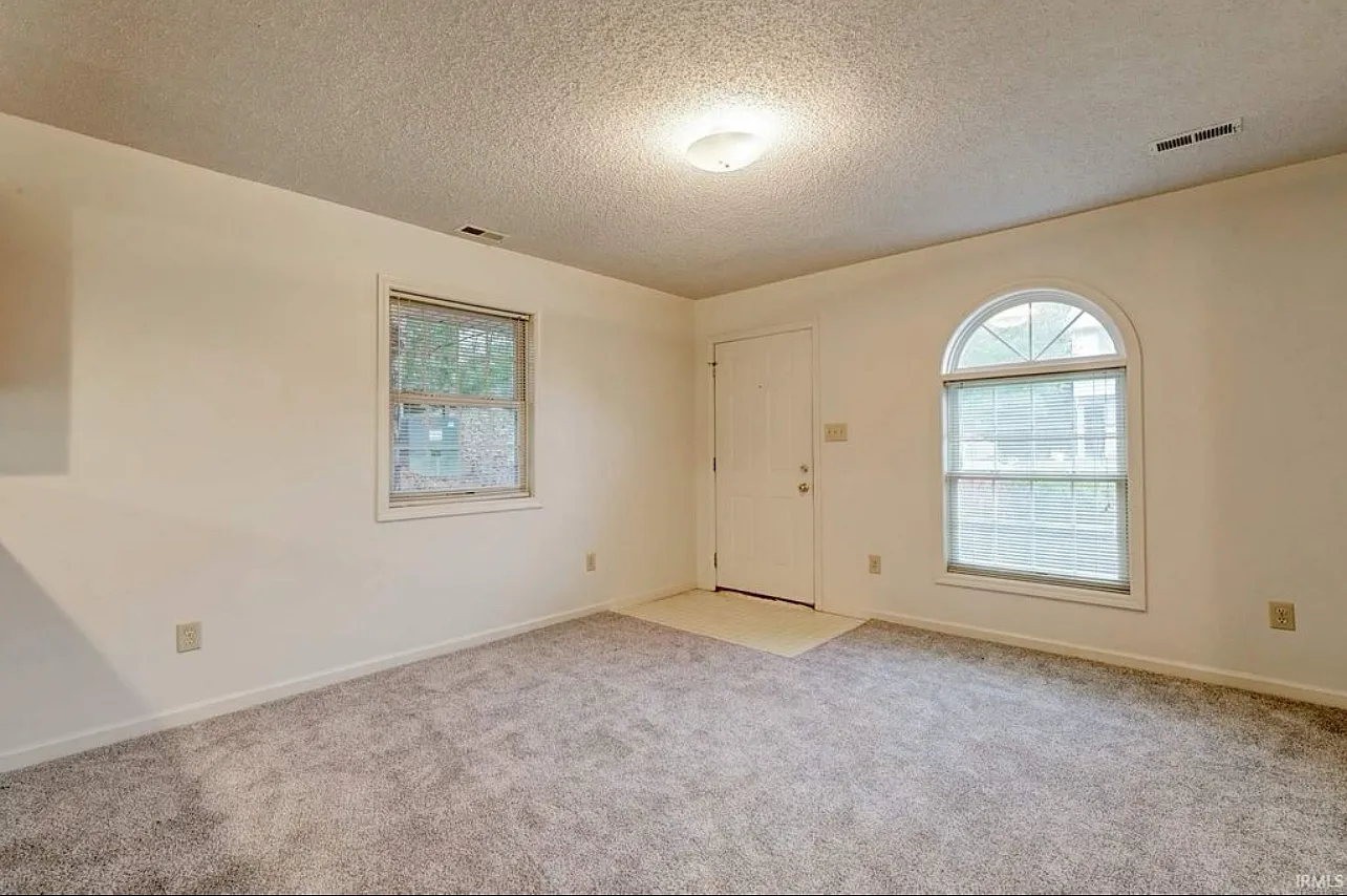 894 East Sherwood Hills Drive - 1 — Photo 3