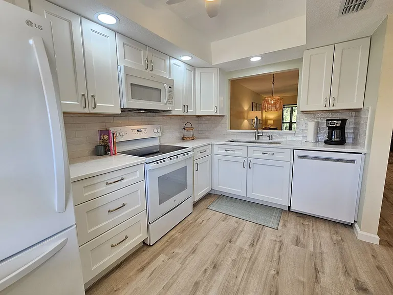 744 Avenida Estancia #144B — Photo 10
